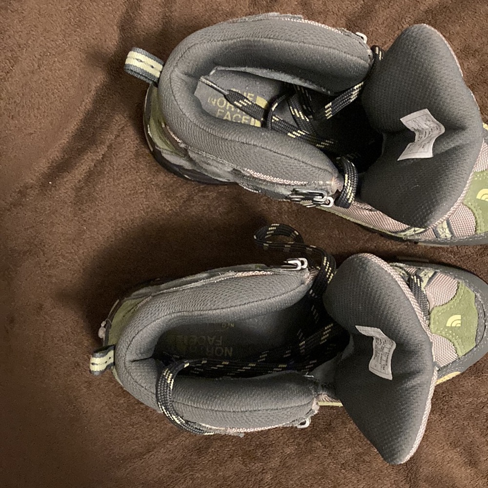 NWT North Face hiking boots - Picture 10 of 14